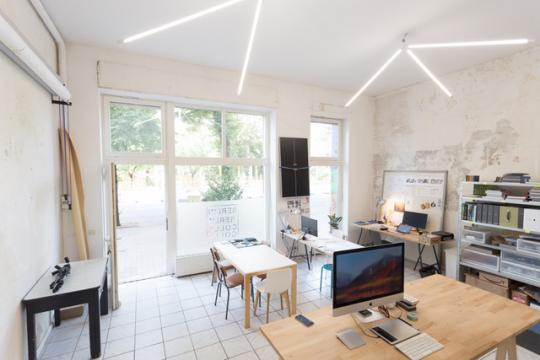 Desk In Shared Office Dockboerse Co Working Spaces Und